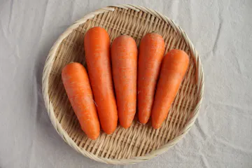 にんじん 1kg（4～9本程度）