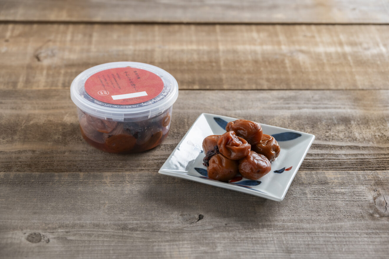 無茶々園のやわらか赤梅干し 200g | 坂ノ途中Onlineshop | 出会う