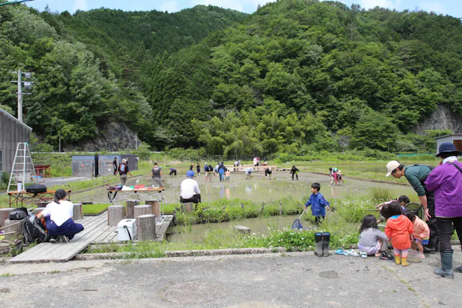 【5月末開催】岡山県西粟倉村・田植えと生きもの探検