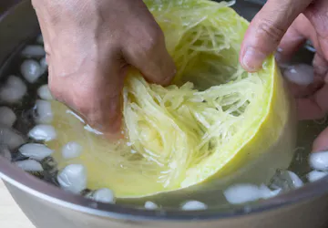 そうめんかぼちゃの下ごしらえ