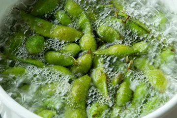 黒枝豆の下ごしらえ　ほくほくに仕上げる茹で方